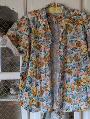 VTG 90s Cotton Short Sleeve Shirt Floral Button-Up Shirt in Yellow Green Peach